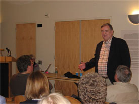Tony Perry, L.A. Bureau Chief for San Diego, speaking at a VOW WITWIGO.